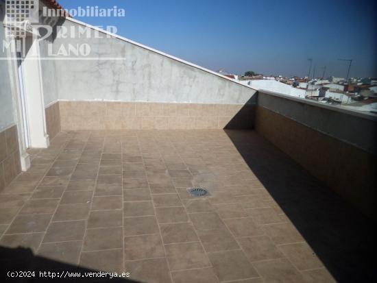 *Edificio con local comercial 2 viviendas a estrenar en calle Estación* - CIUDAD REAL