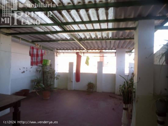 CASA + LOCAL EN AVDA ANTONIO HUERTAS CON ACCESO A DOS CALLES CON UNA SUPERFICIE DE TERRENO DE 396m2 