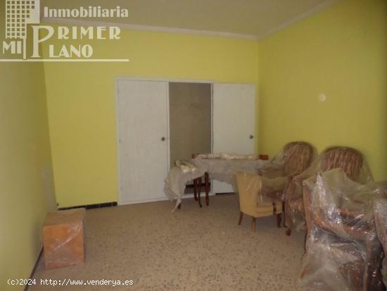 *Casa con 320m2 de suelo, en pleno centro de Tomelloso, junto a D.Victor, con 14,50m fachada* - CIUD