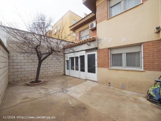 *Casa en esquina, con patio y garaje, por solo 105.000 Euros* - CIUDAD REAL