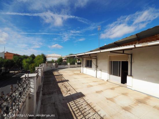  *Casa en esquina en avenida Juan Carlos I / Doña Crisanta* - CIUDAD REAL 