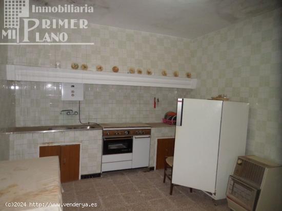 *Casa con garaje y patio para reformar. Superficie: 265m2 // Fachada:11m* - CIUDAD REAL