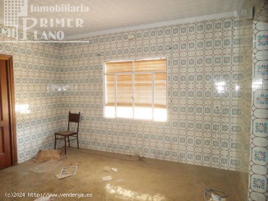 Casa para reformar que cuenta con 211 m2 por sólo 75.000 Euros - CIUDAD REAL