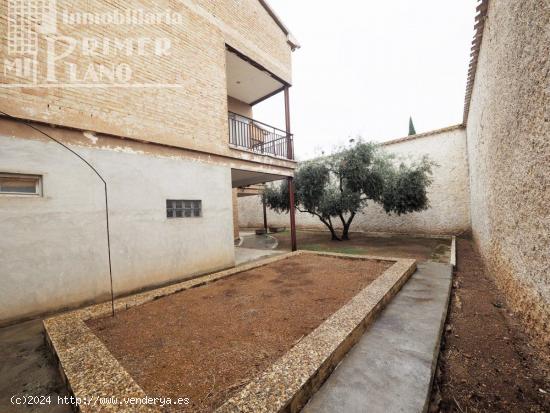 Vivienda en venta en el centro de Tomelloso, superficie de parcela de 369 m2, y 460 m2 construidos -