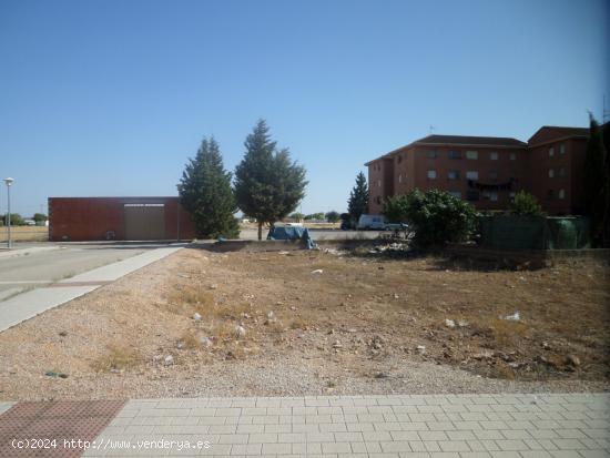 *SOLAR en ESQUINA, con 560 m2, en el POLÍGONO 20, por solo 89.600€. A 150€/m2* - CIUDAD REAL