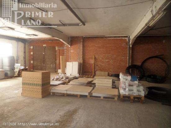 Local comercial a dos calles de 715 m2 junto a avda Don Antonio Huertas. - CIUDAD REAL