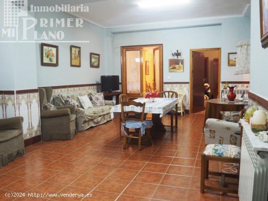 *¡CASA CON GARAJE EN AVENIDA DON ANTONIO HUERTAS CON 5 DORMITORIOS, 2 BAÑOS, POR 160.000€!* - CI