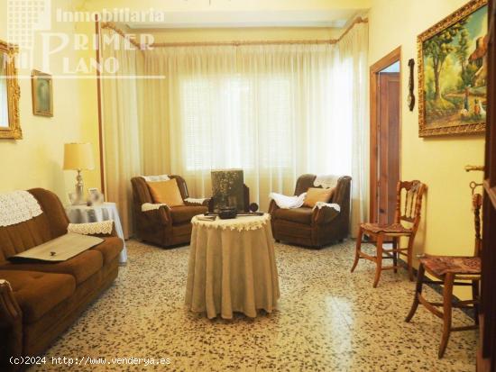 *¡CASA CON GARAJE EN AVENIDA DON ANTONIO HUERTAS CON 5 DORMITORIOS, 2 BAÑOS, POR 160.000€!* - CI