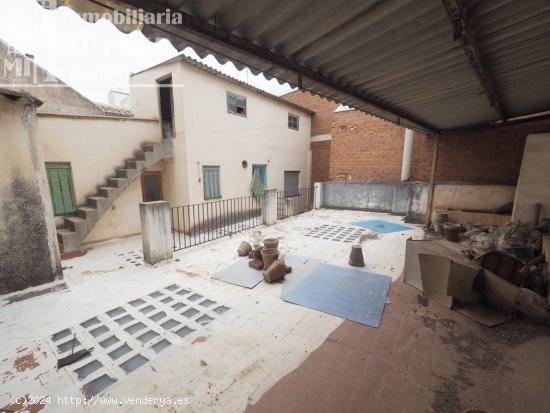 *Edificio en venta en el centro de Tomelloso, vivienda, dos locales y garaje por 295.000€* - CIUDA