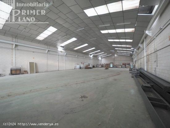 Espectacular nave de 1.042 m2, junto a carretera de Argamasilla De Alba, con 2 oficinas y baño. - C