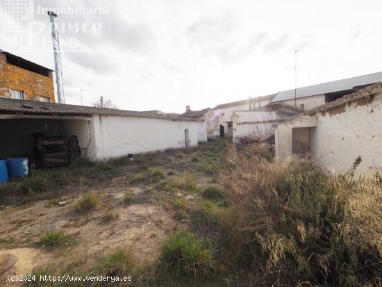 Casa en pleno centro de Argamasilla, para reformar o como solar con 723 m2 y 15 m de fachada - CIUDA