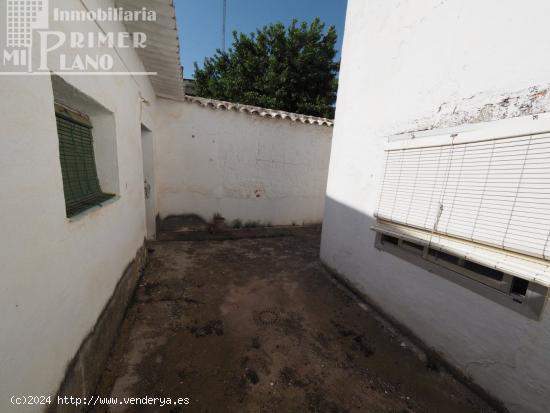 Se vende casa para derribar o reformar en c/Espoz y mina, junto avda Antonio Huertas de 204 m2 - CIU