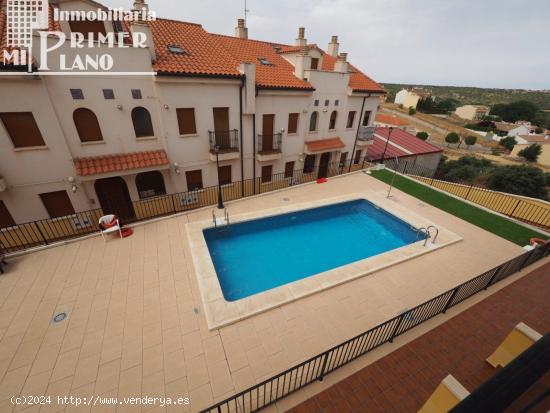 *Casa adosada con 3 dormitorios, garaje y piscina,en Ruidera, junto a parque Natural de las Lagunas*