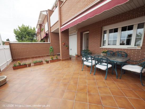 OPORTUNIDAD, vivienda ADOSADA, 177 m2 con 4 dormitoios, 2 baños, garaje y patio - CIUDAD REAL