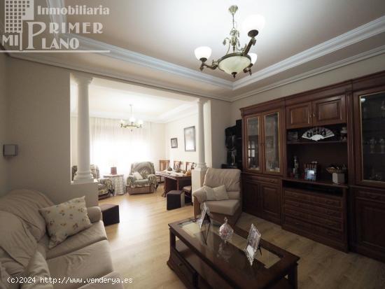 Espectacular vivienda de 2 plantas, junto a c/Manterola, de 4 dormitorios, 2 baños, garaje y patio 