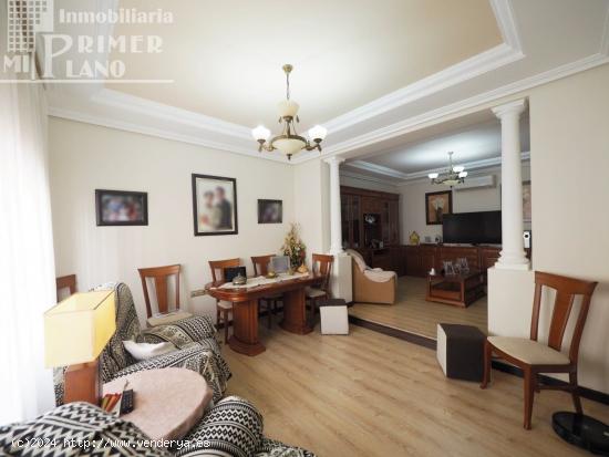 Espectacular vivienda de 2 plantas, junto a c/Manterola, de 4 dormitorios, 2 baños, garaje y patio 