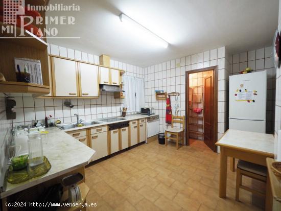 *Vivienda 2 plantas junto a Ismael De Tomelloso y c/Zorrilla, de 4 dorm, 2salones, 2 baños y garaje