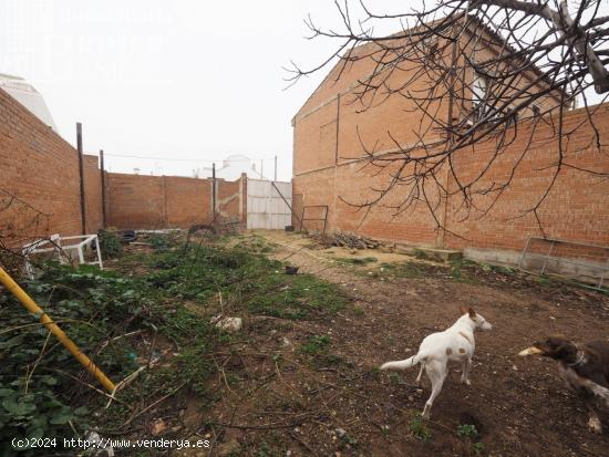 Se vende solar de 200 metros cuadrados con 10 metros de fachada junto avda J. Carlos I - CIUDAD REAL