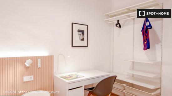 ¡Habitaciones en alquiler en un apartamento de 5 habitaciones en Barcelona! - BARCELONA