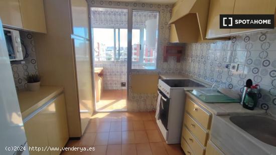 Piso de 4 habitaciones en alquiler en L'Amistat - VALENCIA