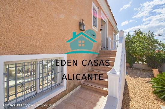 Vivienda independiente de 2 plantas con 5 dormitorios y piscina privada en Valle Dorado - ALICANTE