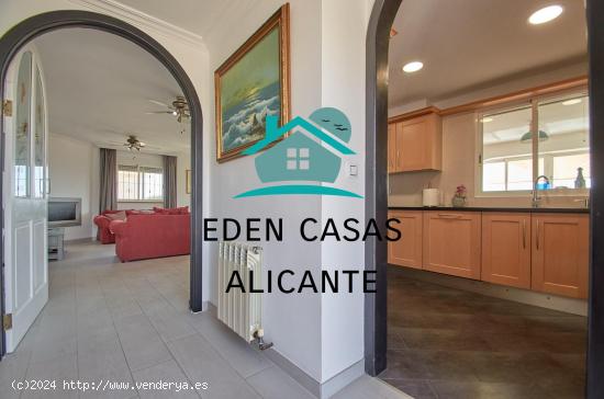 Vivienda independiente de 2 plantas con 5 dormitorios y piscina privada en Valle Dorado - ALICANTE