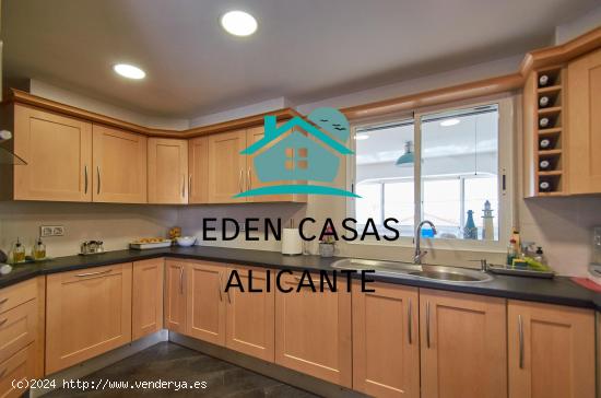 Vivienda independiente de 2 plantas con 5 dormitorios y piscina privada en Valle Dorado - ALICANTE