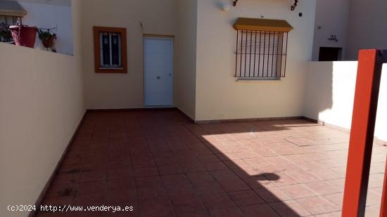 VIVIENDA EN LA LOCALIDAD DE BURGUILLOS, SEVILLA. - SEVILLA