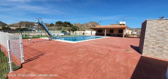 Chalet independiente en EL Charcón, Águilas, con 242 m2, 5000 m2 de parcela, a 11 km de las playa.