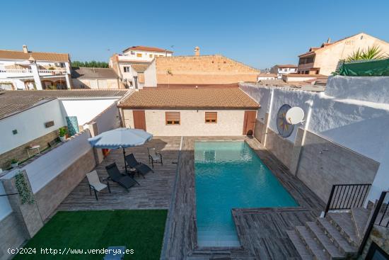 LUJOSA CASA CON PISCINA EN VILLANUEVA MESIA - GRANADA