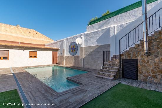 LUJOSA CASA CON PISCINA EN VILLANUEVA MESIA - GRANADA