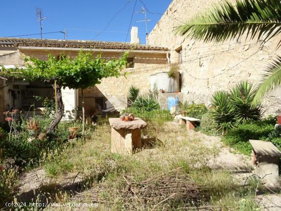 Venta de casa de campo adosada en Monovar a cinco minutos de La Romana - ALICANTE