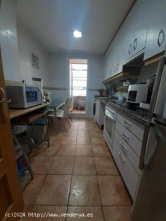 Se vende amplio piso de 3 dormitorios 2 baños y garaje en la Cala Villajoyosa - ALICANTE