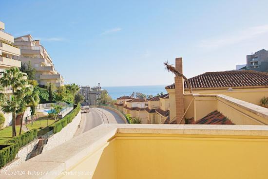 Ático de lujo con solárium privado y vistas al mar, una joya junto a la playa  - MALAGA