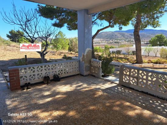 SE VENDE CASA CON TERRENO EN HONDON DE LAS NIEVES - ALICANTE