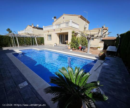  Chalet unifamiliar de 124 M2, en parcela de 421 M2 con piscina, a un km de la playa - TARRAGONA 