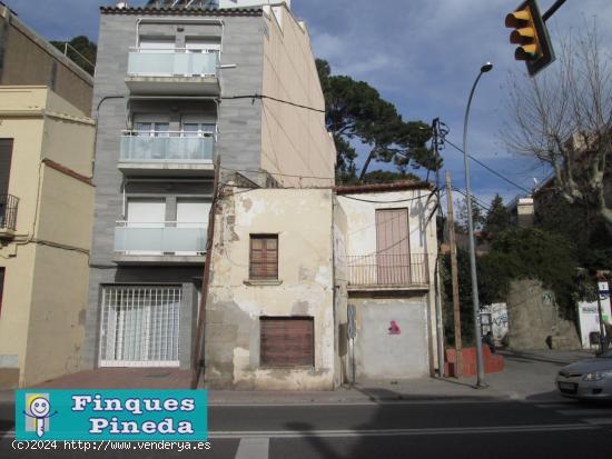 Solar para edificar en Canet de Mar para 4 viviendas enfrente de la estación y la playa - BARCELONA