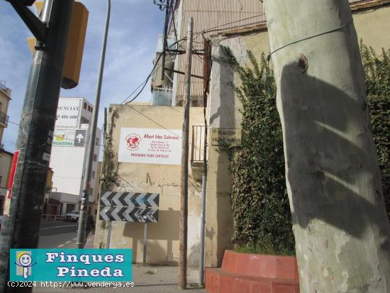 Solar para edificar en Canet de Mar para 4 viviendas enfrente de la estación y la playa - BARCELONA