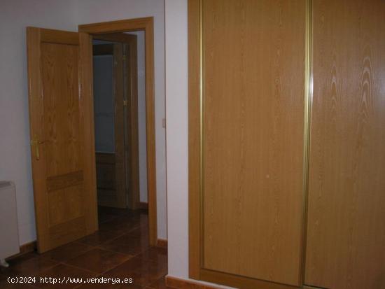 INMOBILIARIA TEJARES VENDE ADOSADO - ALBACETE