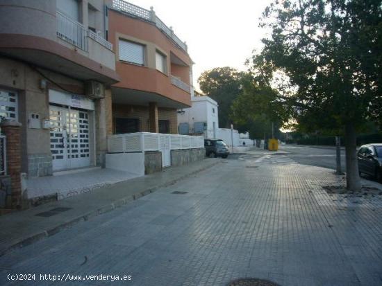 INMOBILIARIA GRUPO HERCÓN VENDE BAJO COMERCIAL EN LOS BARREROS - MURCIA