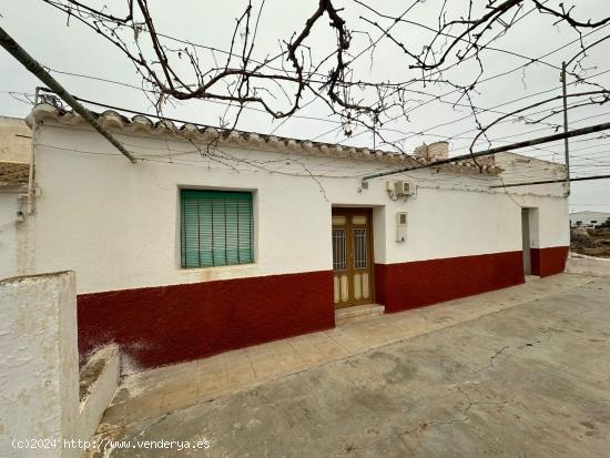 VIVIENDA DE CAMPO PARA REFORMAR CON ALMACÉN, HORNO Y POZO - MURCIA