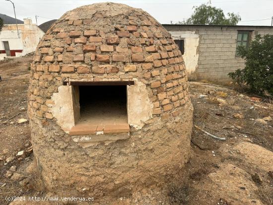 VIVIENDA DE CAMPO PARA REFORMAR CON ALMACÉN, HORNO Y POZO - MURCIA