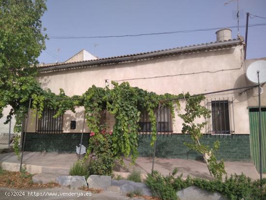 CASA CON TERRENO A 1 MINUTO DE TODOS LOS SERVICIOS - MURCIA