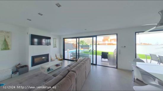 Espectacular Chalet Moderno con piscina en Calabardina - MURCIA