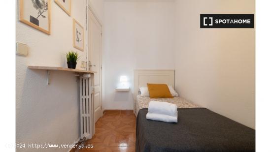 Alquiler de habitaciones en apartamento de 5 dormitorios en Chamartín, Madrid - MADRID