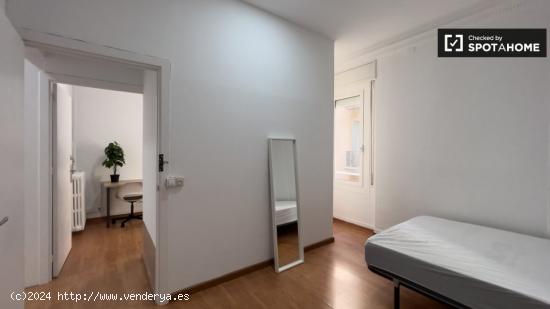 Habitación en piso compartido en barcelona. - BARCELONA