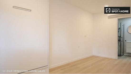 Alquiler de habitaciones en apartamento de 6 dormitorios en Lucero - MADRID
