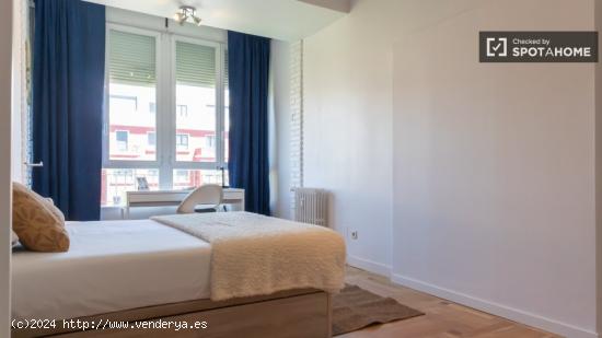 Se alquilan habitaciones en apartamento de 7 dormitorios en Salamanca - MADRID