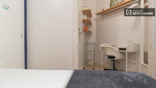 Se alquilan habitaciones en apartamento de 7 dormitorios en Salamanca - MADRID