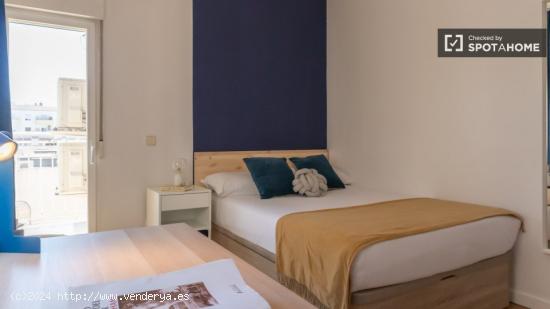 Se alquilan habitaciones en apartamento de 7 dormitorios en Salamanca - MADRID